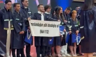 Yeditepe Üniversitesi mezuniyetinde pankart skandalı!. Ayeti engellediler!.