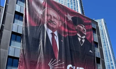 Bay Kemal CHP İstanbul İl Başkanlığına kendi posterini astırdı..