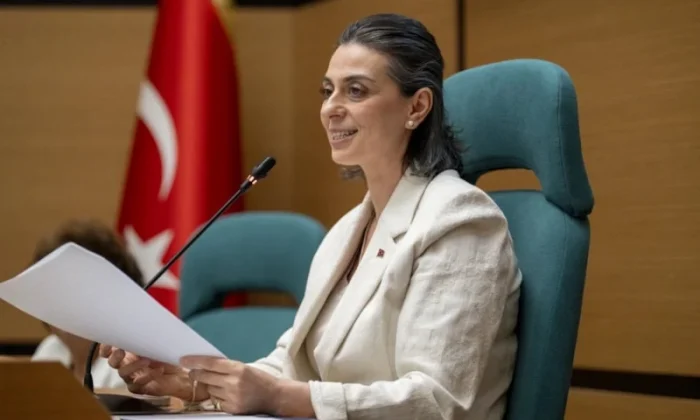 Üsküdar Belediye Başkanı Sinem Dedetaş rüşvet ve yolsuzluktan tutuklandı!.