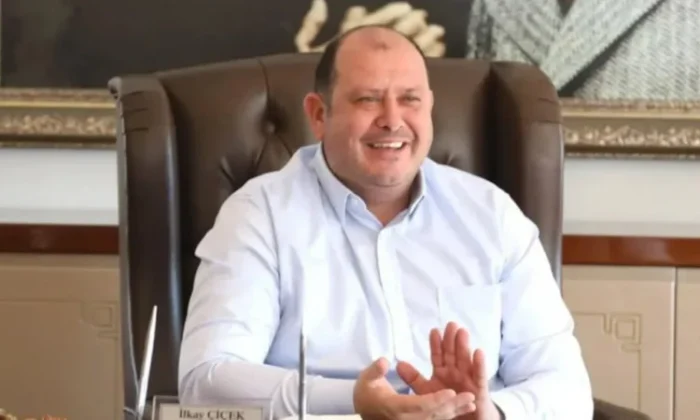 Sevgilisine “Ben Rüşvetsiz İş Yapamam” mesajı atan CHP’li Başkanın skandal yazışmaları!.
