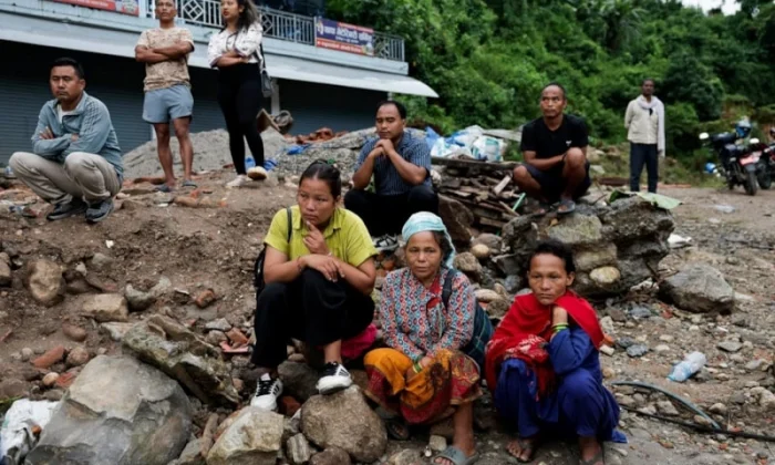 Nepal’deki sel felaketinde hayatını kaybedenlerin sayısı 332’ye yükseldi!.