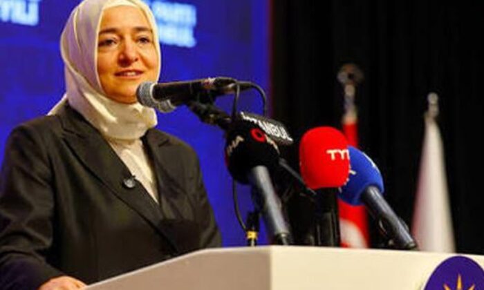 Milyarlık fon vurgunuda adı geçen Fatma Betül Sayan Kaya istifa etti!.