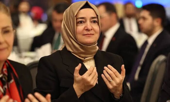 Fatma Betül Sayan Kaya AK Parti’den ihraç edildi!.