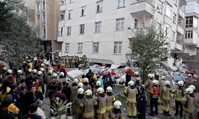İstanbul’da bina çöktü!.