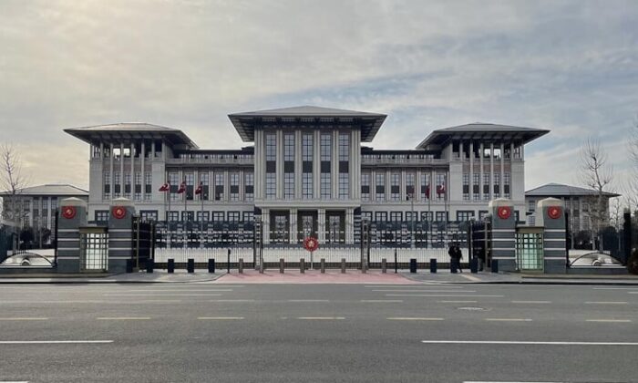 Sağlık Bakanlığının duyurduğu uygulamaya ilk itiraz Cumhurbaşkanı Danışmanından geldi!.