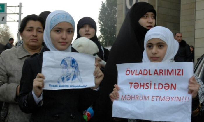 Başörtüsü yasağı başlayan Azerbaycan’da Eski Türkiye görüntüleri!.